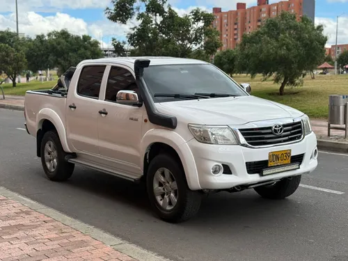 TOYOTA HILUX 2015 