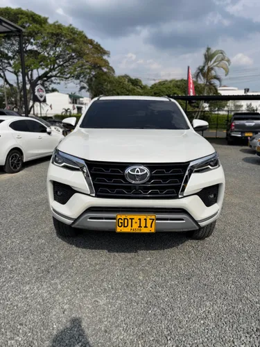 Toyota Fortuner SRV 