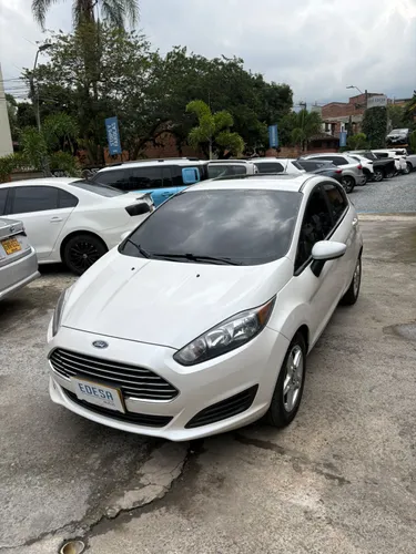 FORD FIESTA SE MT