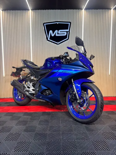 YAMAHA R15 V4