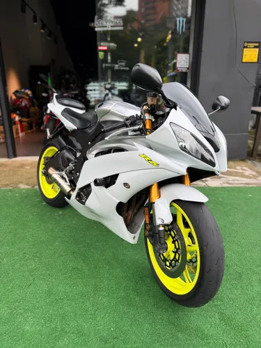 YAMAHA YZF R6