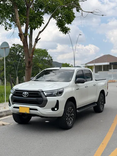 Toyota Hilux AT 2021 