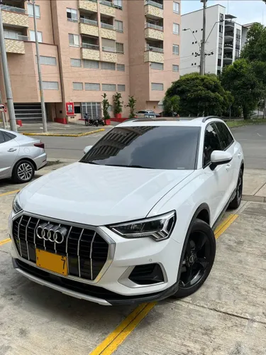 Audi Q3 2021 premium 