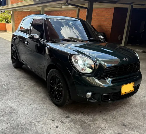 MINI Cooper S ALL4 2014 en excelente estado. Color Verde Oxford 