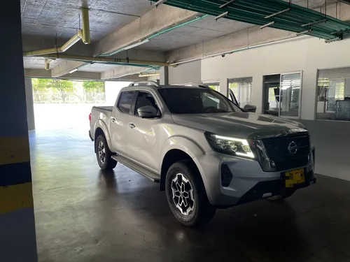 Nissan Frontier LE blindada diésel 