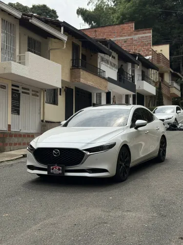 MAZDA 3 GRAND TOURING HIBRIDO