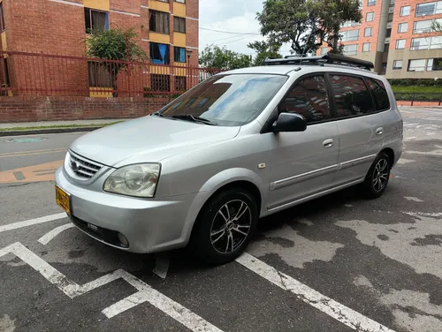 Kia Carens 2007 2.0 automática 