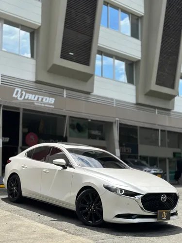 MAZDA 3 GRAND TOURING HIBRIDO