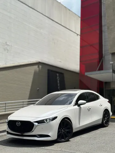 Mazda 3 Grand Touring Híbrido 2023