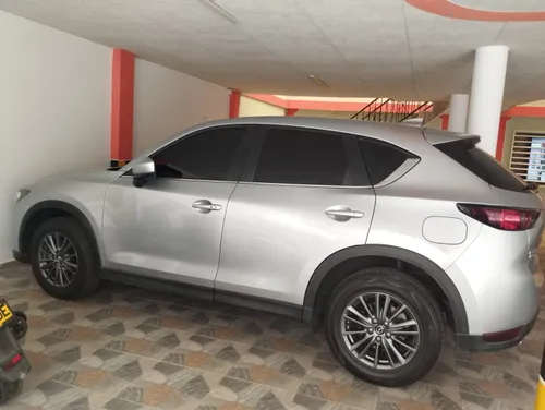 MAZDA CX5 TOURING 4X2 COLOR PLATA ESTELAR