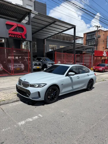 BMW 330e híbrido enchufable