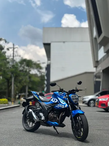 SUZUKI GIXXER 250