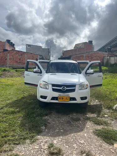 Mazda bt50 modelo 2012 gasolina 4x4