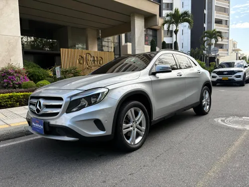 MERCEDES-BENZ GLA 200 2017