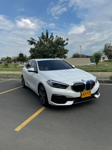 BMW Serie 1 118i Sportline 2023 NO PERMUTAS