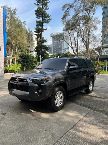 Toyota 4runner SR5 2022