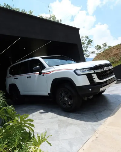 Toyota Sahara LC 300 GR  2025 diesel 