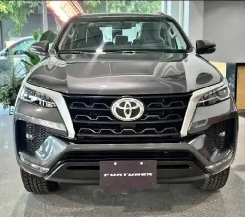 Toyota Fortuner SR 2026