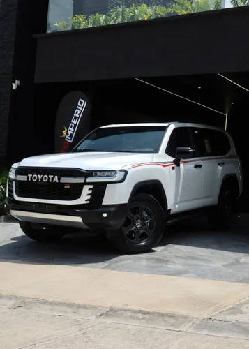 Toyota sahara LC300 GR  2025 NUEVA VERSIÓN