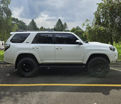 Toyota 4runner sr5 2021