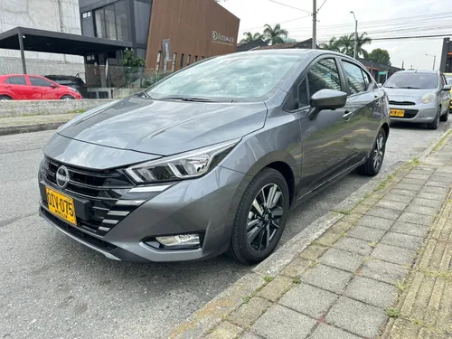 NISSAN VERSA ADVANCE AT