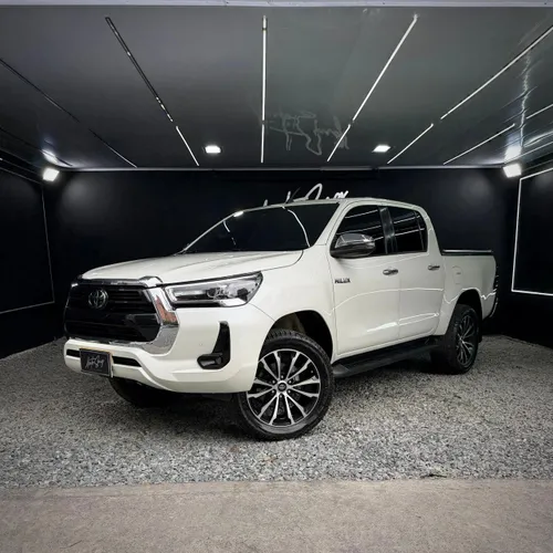 TOYOTA HILUX SRX BLANCO 2.8 2022 AT DIESEL