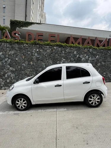 Nissan March modelo 2017