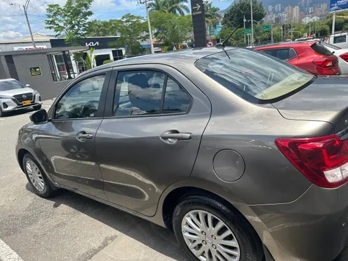 Suzuki Swift Dzire 2023  Económico moderno y listo para disfrutar