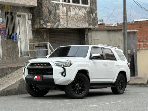 TOYOTA 4RUNNER SR5 BLINDADA 2017