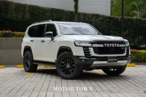 Toyota Land Cruiser LC300 GR 70th Anniversary 2022