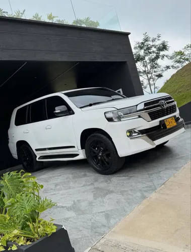 Toyota Sahara 2015 diesel blindaje 2 Plus 