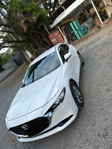 Mazda 3 Touring hibrido Modelo 2025