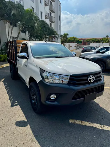 Toyota Hilux de estacas 2022 24 mil km