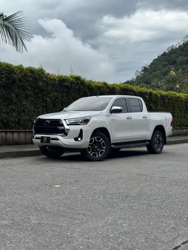 Toyota Hilux SRX 2024 AT 