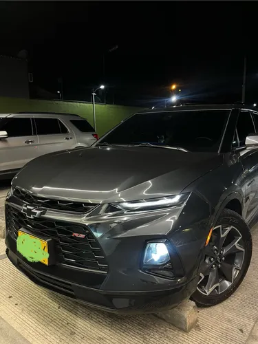 Chevrolet Blazer negra 