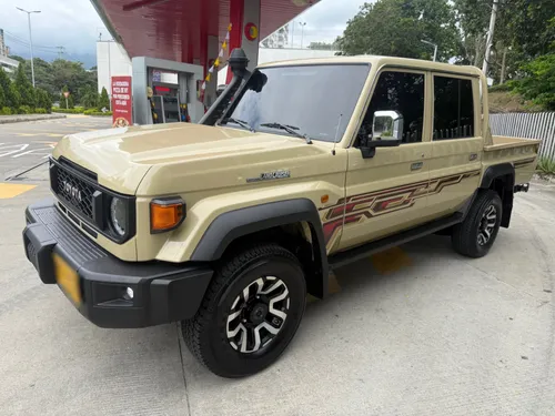 TOYOTA LAND CRUISER VDJ79 LX 