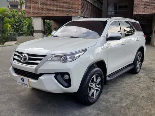 Toyota Fortuner 2.4 Street AUTOMATICA 4x2 modelo 2020