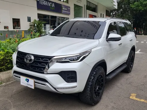 Toyota Fortuner 2.4 SRV AUTOMATICA 4x2 modelo 2024