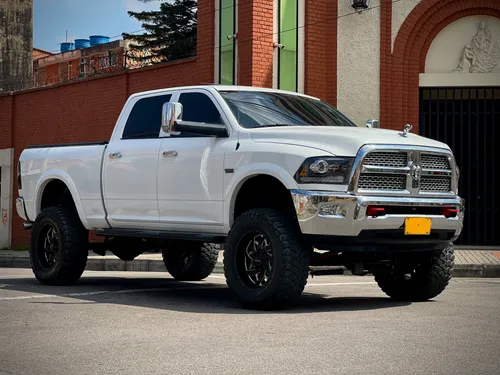 Dodge Ram 2500 Crew Cab Laramie 4x4