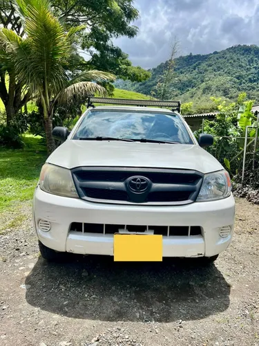 Toyota Hilux y tráiler 