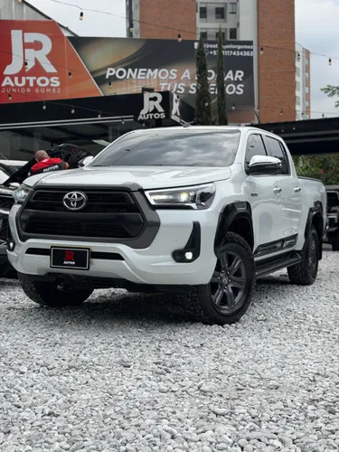 TOYOTA HILUX 2.4 diésel 2023