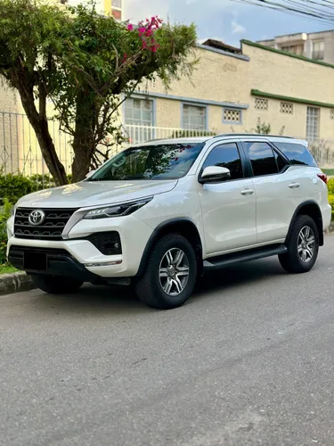 TOYOTA FORTUNER SR 2022