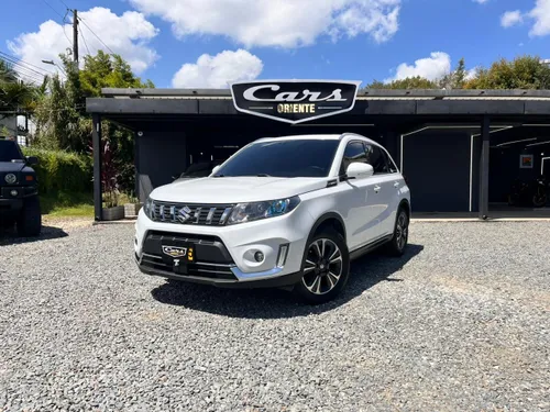  SUZUKI VITARA ALL-GRIP MT  2020  Potencia Turbo y Control Total   Placa GJZ015  La Ceja  Modelo 2020  Kilometraje 74.627  Combustible Gasolina  Cilindraje 1.373 cc Motor Boosterjet Turbo  Carrocería Wagon  Campero  Color Blanco Hielo Perlado  Transmisión