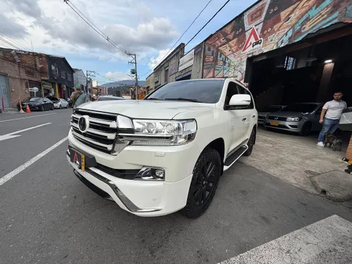 Toyota LC200 Diesel Sahara  