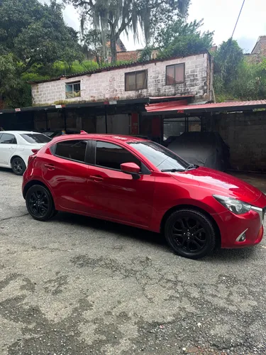 Mazda 2 touring perfecto estado 