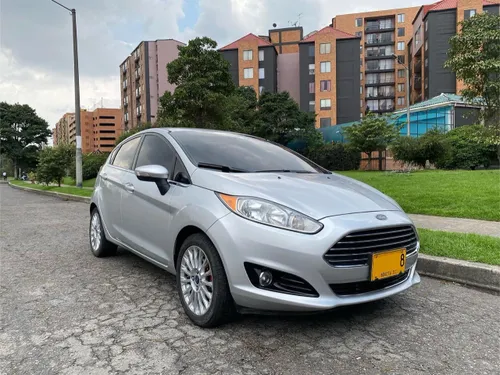 Ford Fiesta Titanium Hatchback AT 2014
