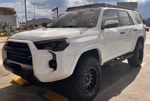Toyota 4Runner SR5 2024