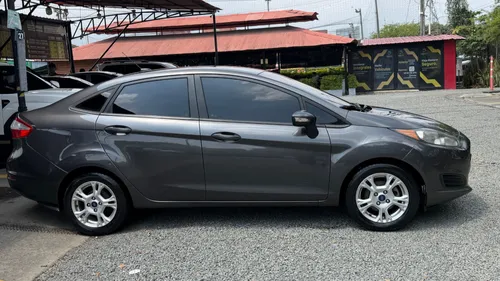 Ford fiesta SE