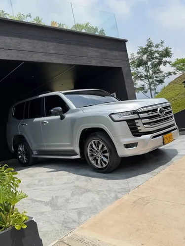 Toyota Sahara LC300 ZX 2024 diesel 