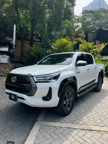Toyota Hilux SR 2023